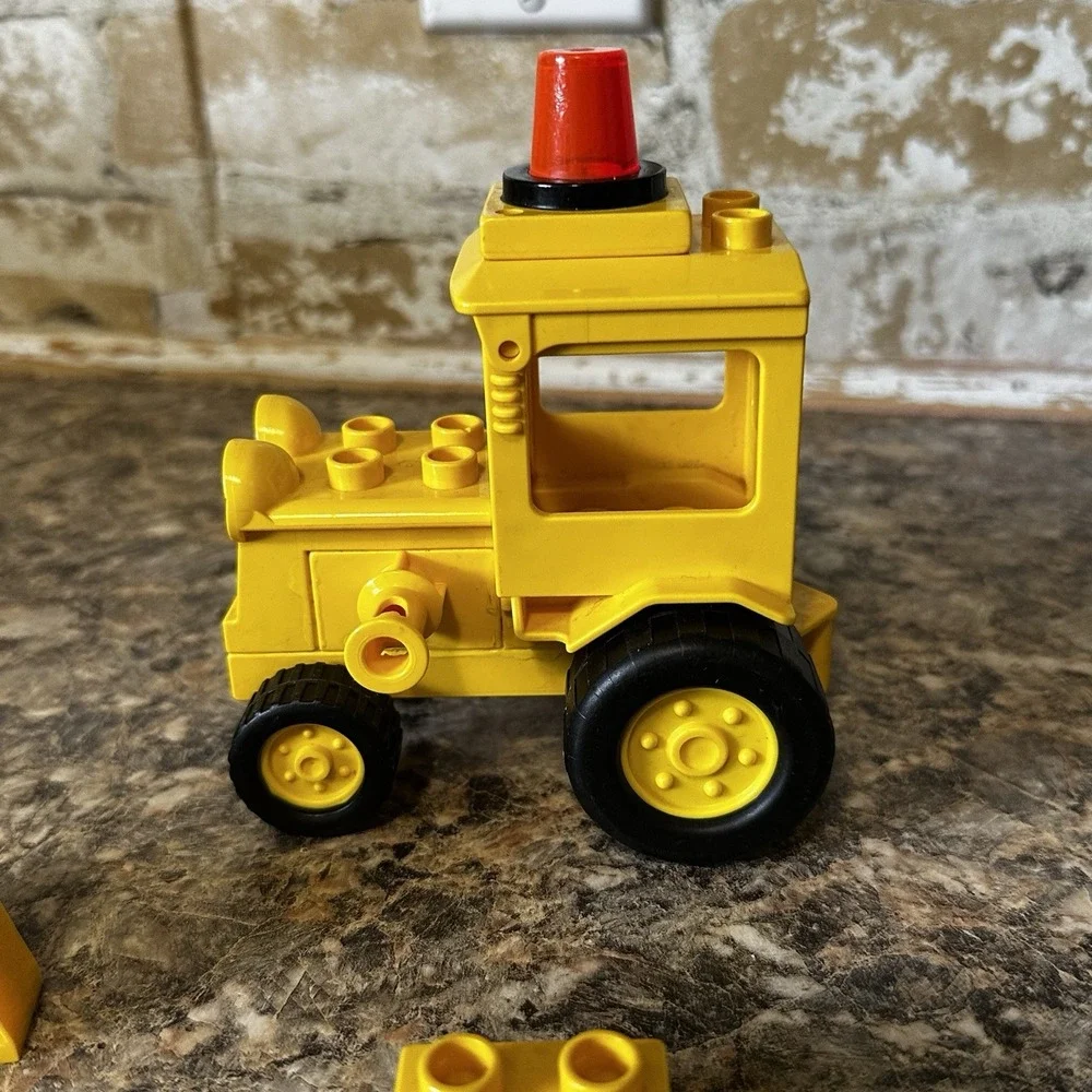 Lego Duplo 3272 Incomplete Bulldozer Only Scoop on the Road Bob the Builder